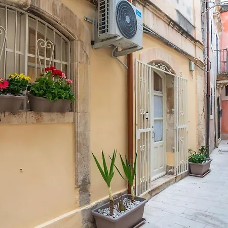 Casarizzi 24 Vacanze Ortigia בית נופש